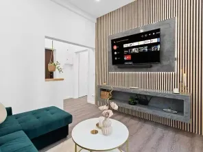 Renovated 2 Rooms Apartment Old Town