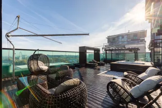 Unique Penthouse With a View to Lake - imagine 14