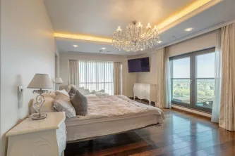 Unique Penthouse With a View to Lake - imagine 3