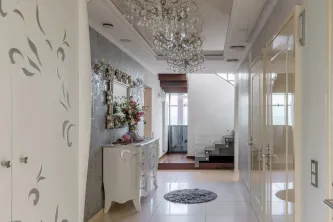 Unique Penthouse With a View to Lake - imagine 4