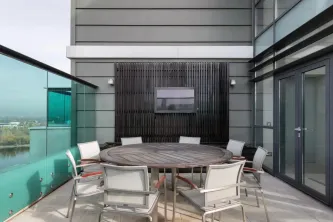 Unique Penthouse With a View to Lake - imagine 12