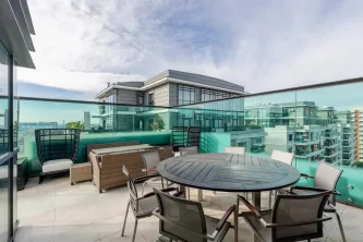 Unique Penthouse With a View to Lake - imagine 11