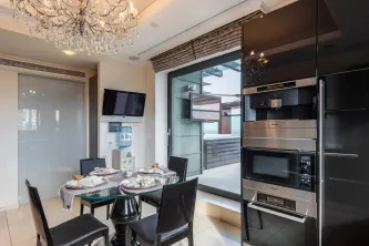 Unique Penthouse With a View to Lake - imagine 24