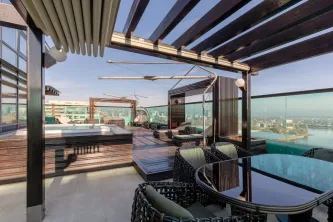 Unique Penthouse With a View to Lake - imagine 10