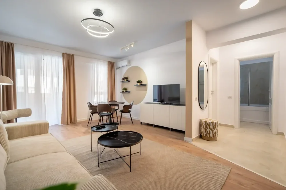Apartament 2 camere – Vanzare - Mobilat cu Designer - imagine 1