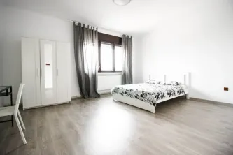 4 Rooms Central Apartment For Rent - imagine 2