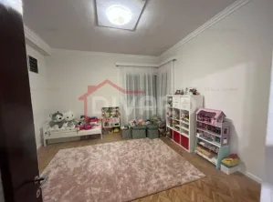 Vanzare jumatate vila arhitectura modernista Cotroceni garaje terasa 54mp - imagine 4