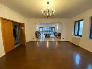 Vanzare/inchiriere vila douasprezece camere D+P+2 terasa garaj piscina Cotroceni - imagine 33