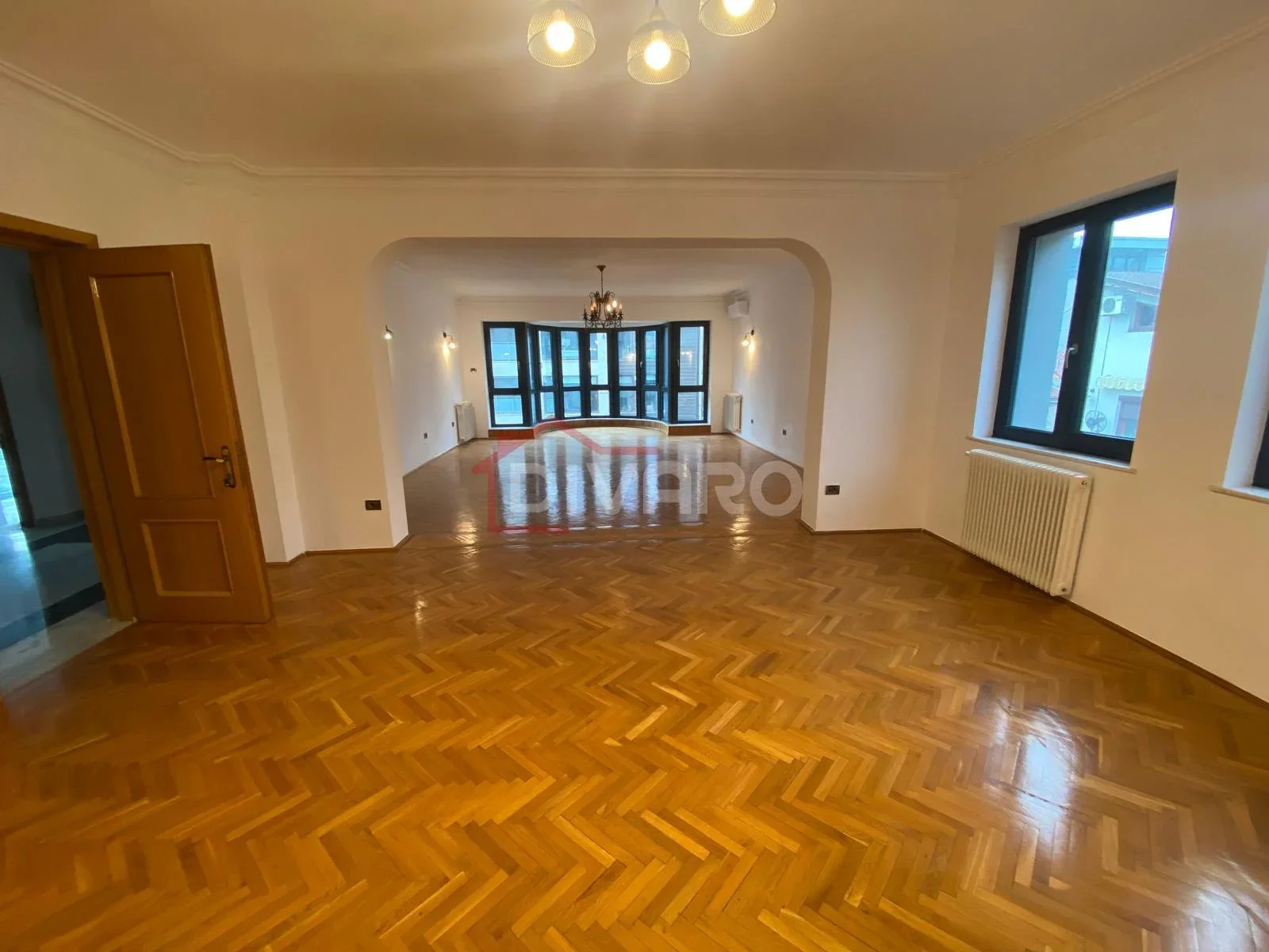 Vanzare/inchiriere vila douasprezece camere D+P+2 terasa garaj piscina Cotroceni - imagine 1