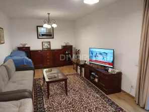 Vanzare proprietate cu doua case si intrari separate curte Giulesti - imagine 10