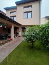 Vanzare proprietate cu doua case si intrari separate curte Giulesti - imagine 28