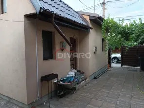 Vanzare proprietate cu doua case si intrari separate curte Giulesti - imagine 21