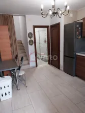 Vanzare proprietate cu doua case si intrari separate curte Giulesti - imagine 11