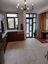 Vanzare proprietate cu doua case si intrari separate curte Giulesti - imagine 5