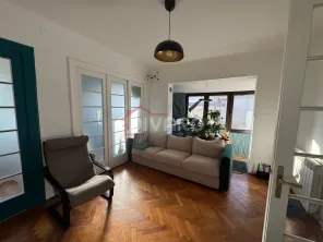 Vanzare apartament trei camere mobilat/utilat renovat Cotroceni metrou Opera