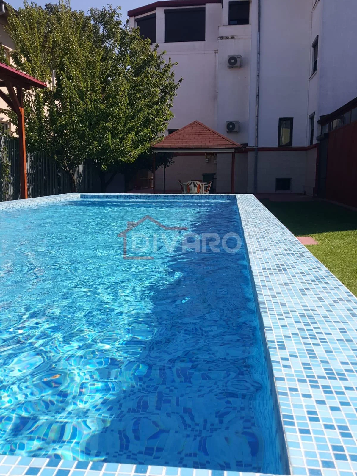 Vanzare vila cu trei apartamente piscina garaj gradina foisor Titulescu - imagine 1