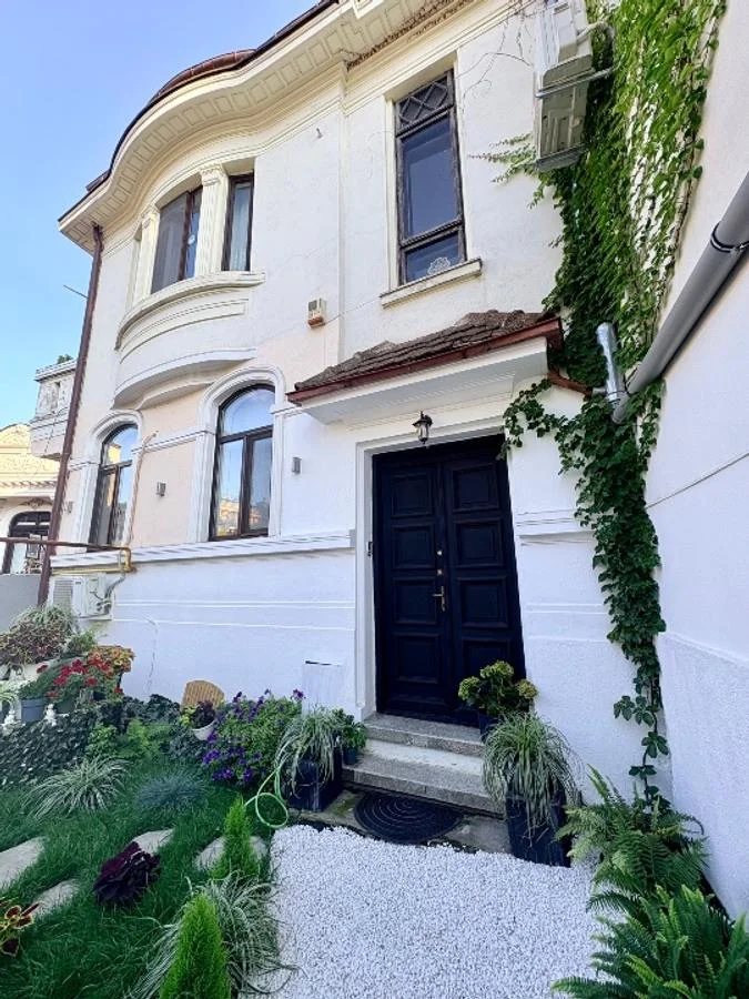 Vanzare apartament etaj 1+M 153mp 6 camere intrare separata in vila interbelica curte Unirii Centrul Istoric - imagine 1