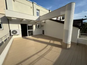 Inchiriere apartament in vila terasa generoasa 30mp imobil 2002 Cotroceni metrou Eroilor - imagine 3