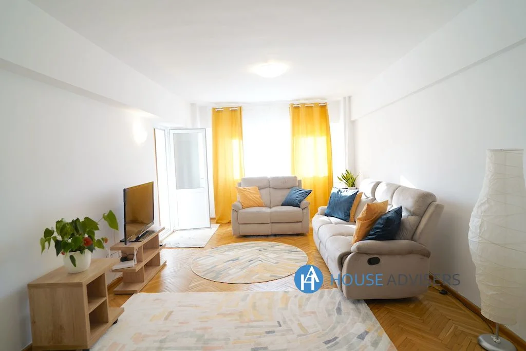 Inchiriere apartament 4 camere Romana - imagine 1