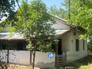 Teren si casa de vanzare cu deschidere la lac 3700 mp - imagine 3