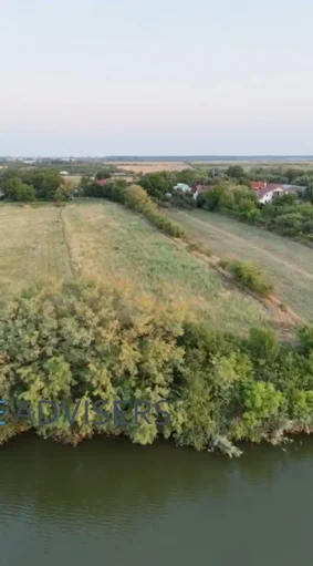 Teren si casa de vanzare cu deschidere la lac 3700 mp - imagine 1