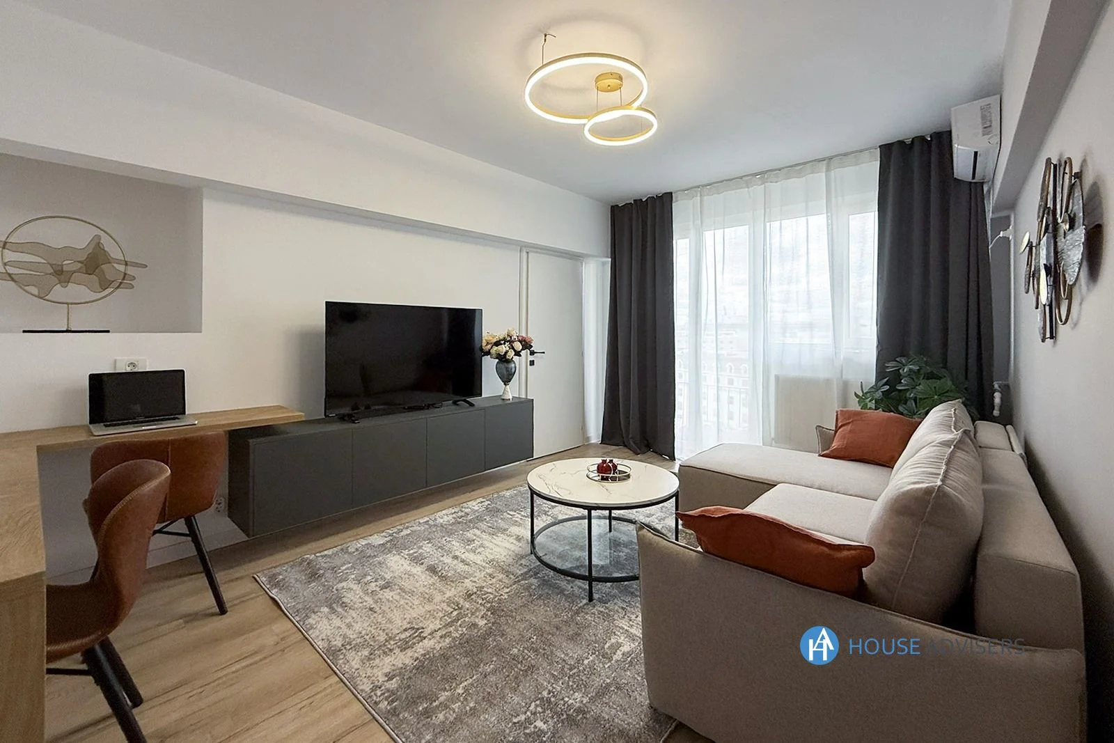 Inchiriere apartament 2 camere Romana - imagine 1