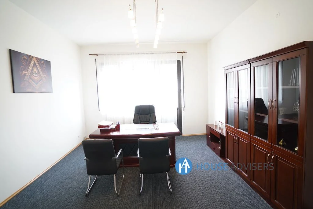 Inchiriere apartament 5 camere  in vila Romana - imagine 1