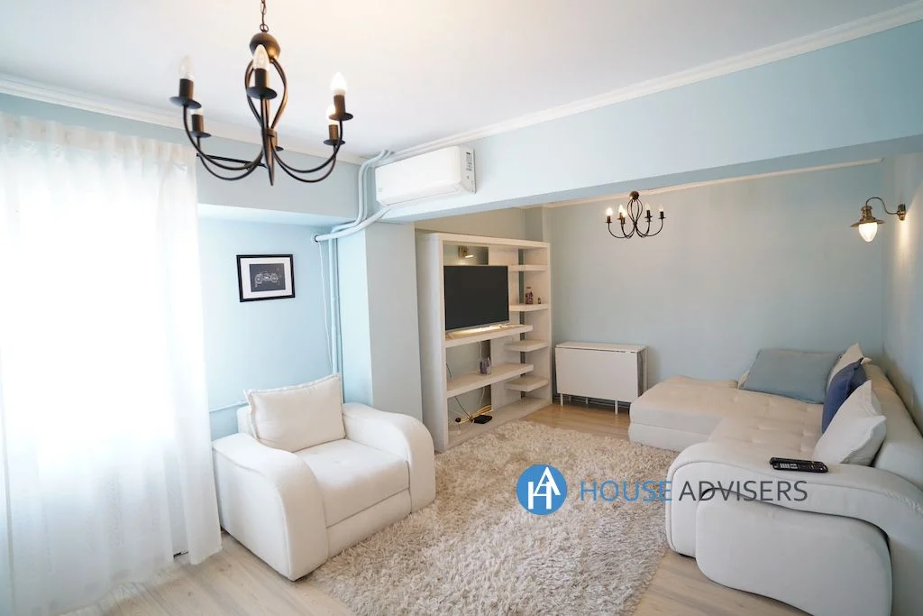 Vanzare apartament 3 camere Romana - imagine 1