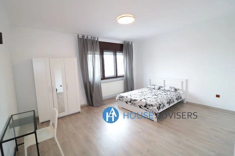 Inchiriere apartament 4 camere Romana - imagine 1