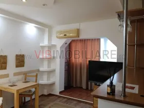 Garsoniera, etaj 4/10, bloc mixt,  mobilat si utilat complet