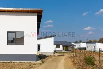 Casa cu 4 camere intabulata in ansamblu cu iesire la lac - Crevedia - imagine 21
