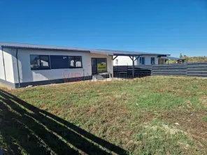 Casa cu 4 camere intabulata in ansamblu cu iesire la lac - Crevedia - imagine 2