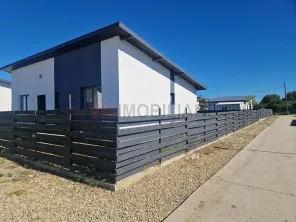 Casa cu 4 camere intabulata in ansamblu cu iesire la lac - Crevedia - imagine 3