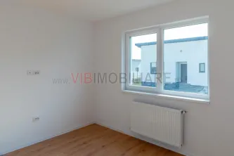 Casa cu 4 camere intabulata in ansamblu cu iesire la lac - Crevedia - imagine 9