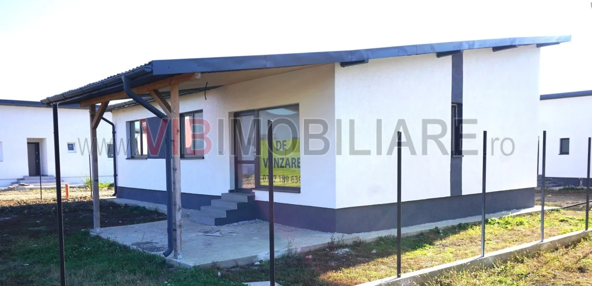 Casa cu 4 camere intabulata in ansamblu cu iesire la lac - Crevedia - imagine 1