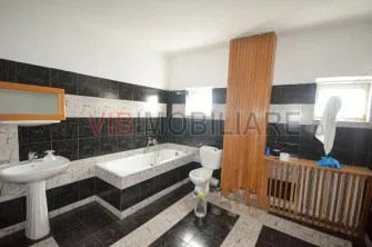 Urlati - Str Eternitatii - Vila 12 camere - teren 1081mp - 2 garaje - imagine 26